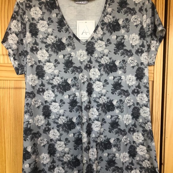 American High floral v-neck Tee with choker style closure at throat  size L -NWT - Picture 1 of 6